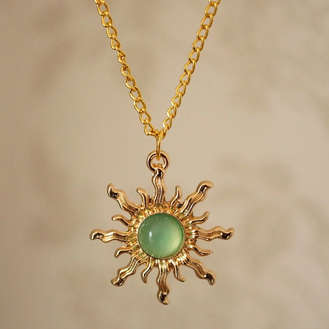 Vintage Sun Earrings Women Fashion Bohemian Jewelry Accessories Green Stone Gothic Gold Color Sun Pendant Cold Wind Ear Hook New