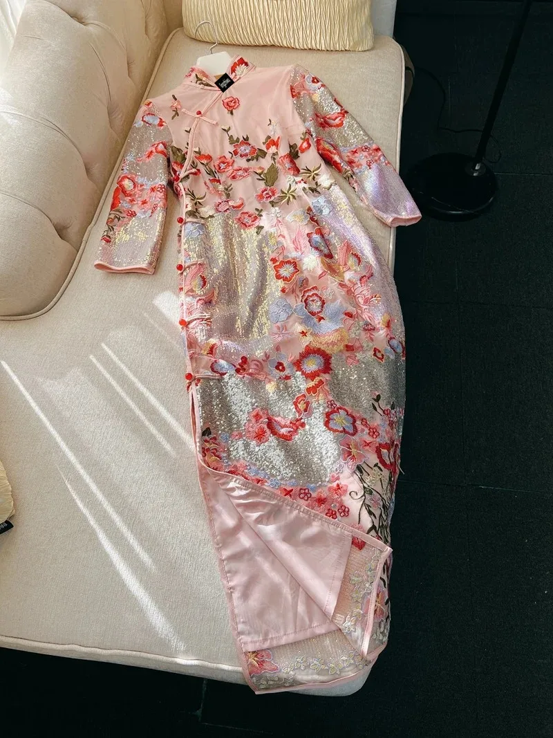 Guesed-Chinese Style Cheongsam Dresses, New Year Dress, Top Quality, Elegant Sequins Embroidery, Long Sleeve, Stand Collar