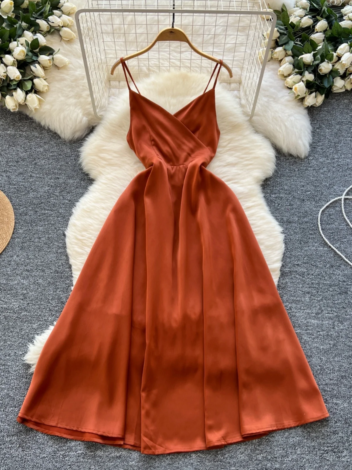 กระโปรงทรงเอ ผ้าซาติน ผ่าหน้า คอวี สายไขว้ ผู้หญิง กระชับเอว ทรงสลิม ผ้าพลิ้ว ยาว สไตล์เกาหลี