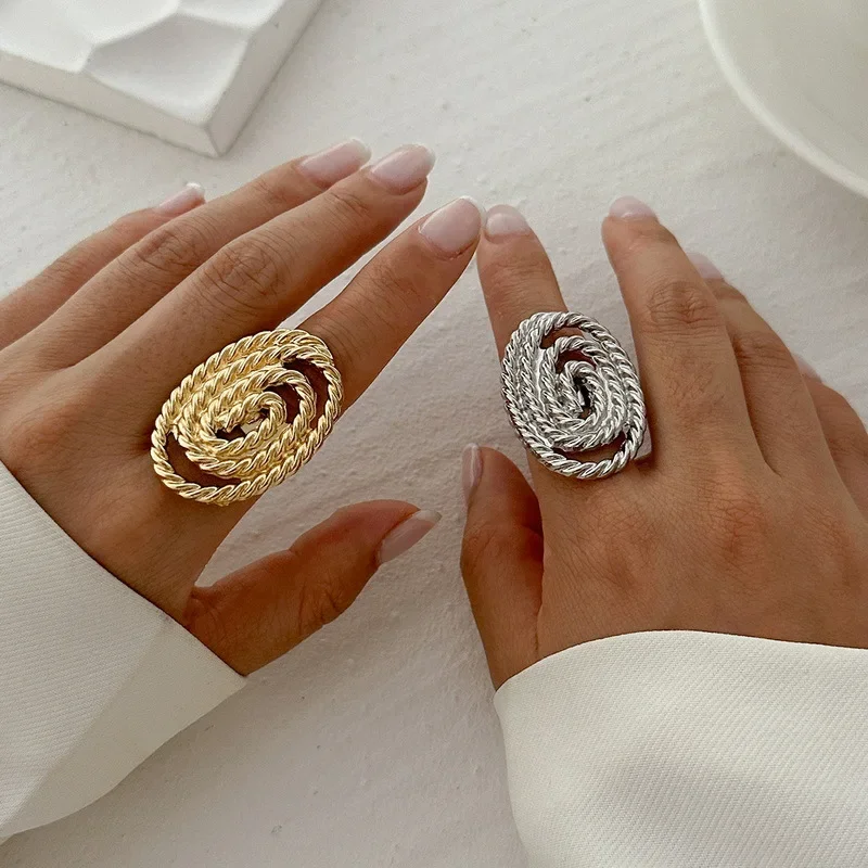 2025 ใหม่ไม่สม่ําเสมอยุ้ยโลหะดอกไม้เปิดแหวนผู้หญิงElegant Baroqueเลียนแบบไข่มุกแหวนเครื่องประดับอุปกรณ์เสริมца