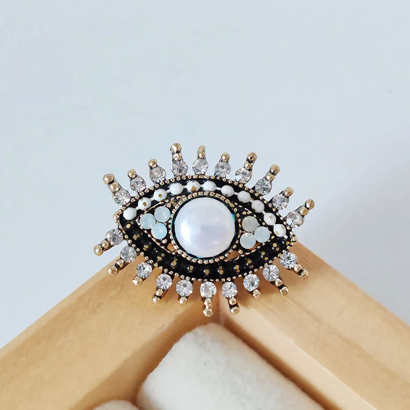 Small Rhinestone Black White Evil Eye Brooches for Women Alloy Simulated Pearl Eye Collar Pins Gifts Lady Clothing Accessories