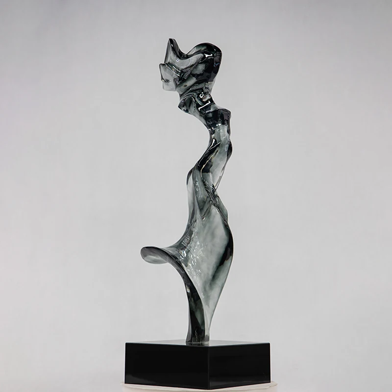 T*& Luxury Resin Shopping Mall Decoration clear Resin Statue Figurine