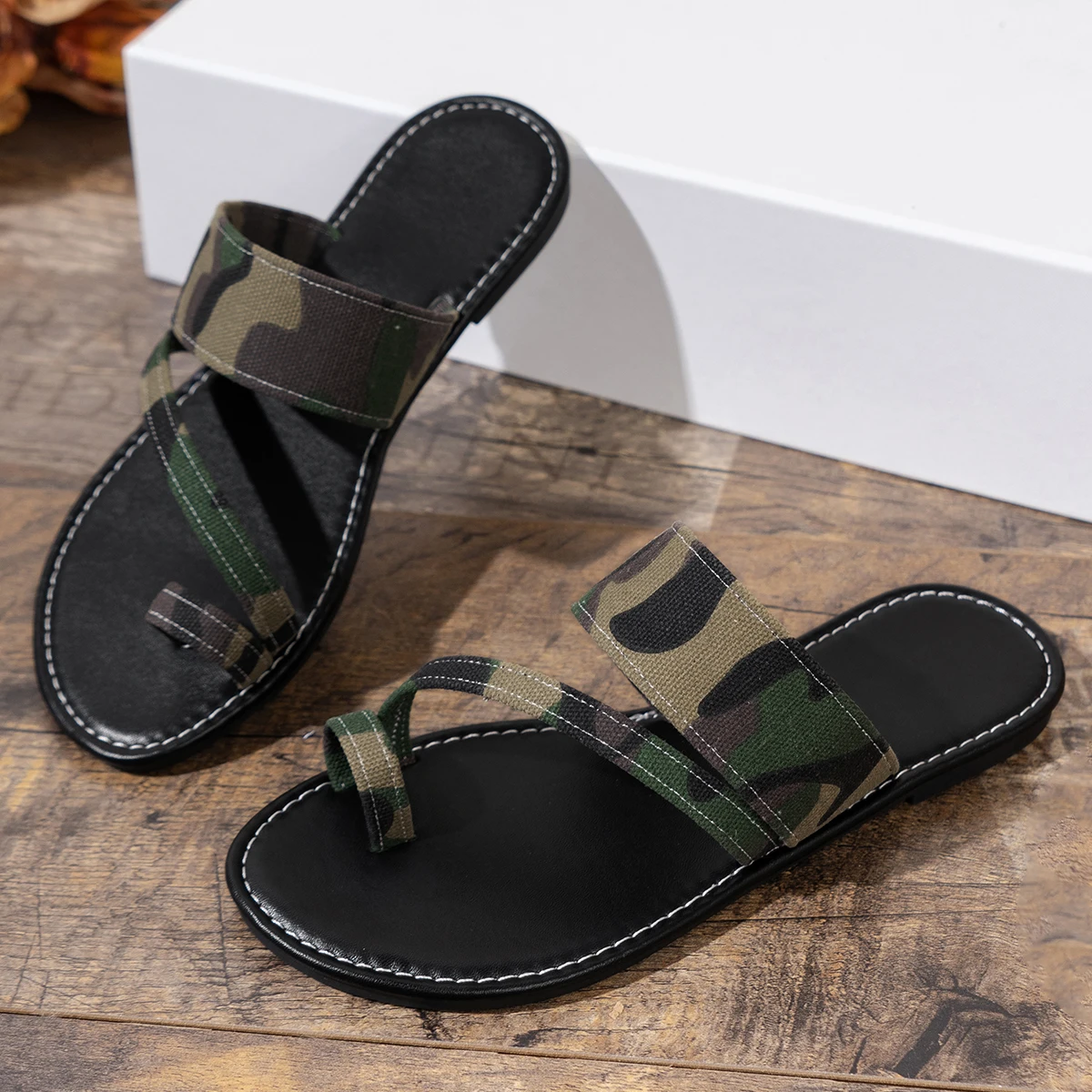 شبشب بنمط مموه عند أصابع القدم: أنيق، مريح، سهل الارتداء ومريح