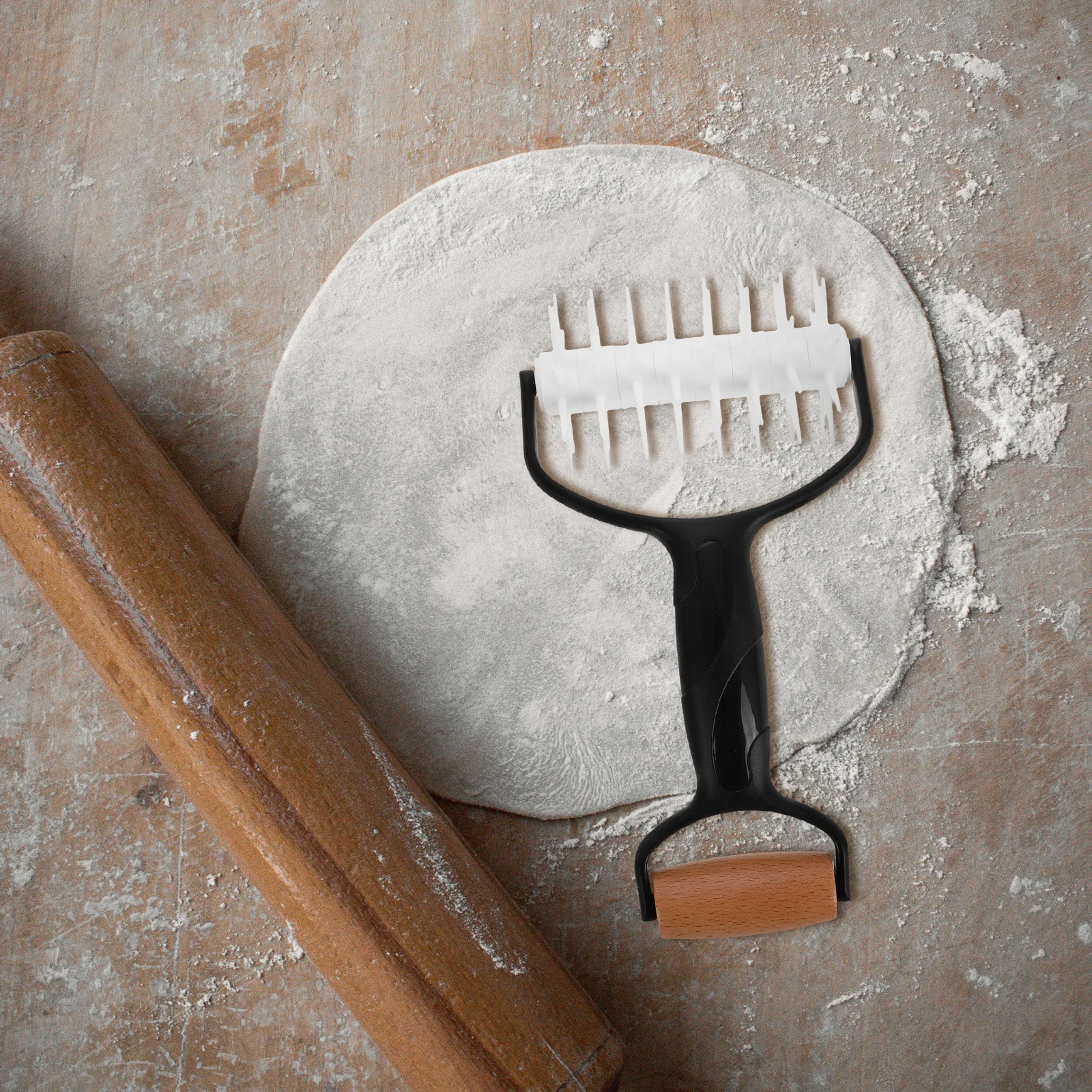 أداة دوكر لقطع البيتزا للمعجنات وتثقيب العجين وإكسسوارات الخبز بتصميم مدمج وسهل التشغيل #6