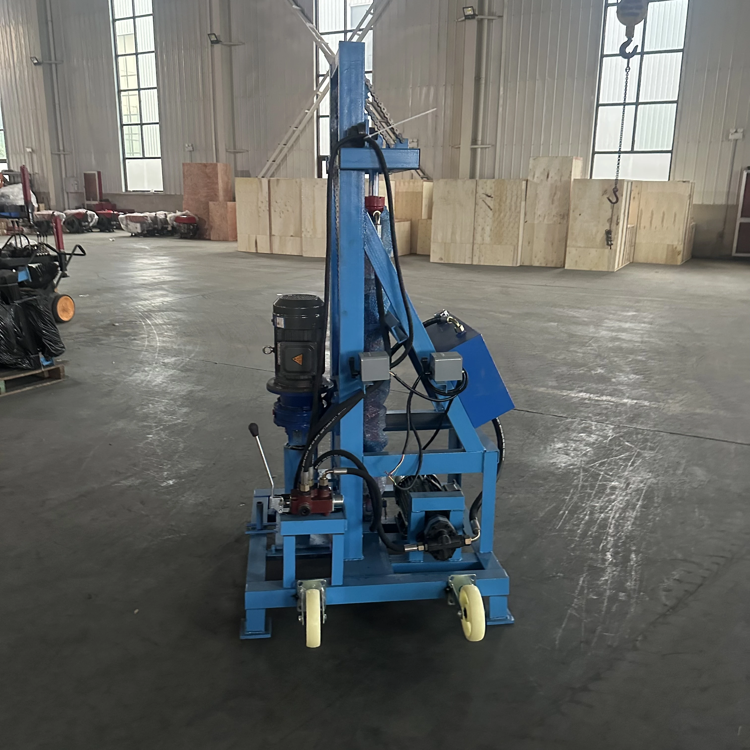 آلة حفر آبار المياه المحمولة المخصصة التي تعمل بالطاقة اليدوية ومعدات حفر آبار المياه الهيدروليكية الكهربائية المتقدمة