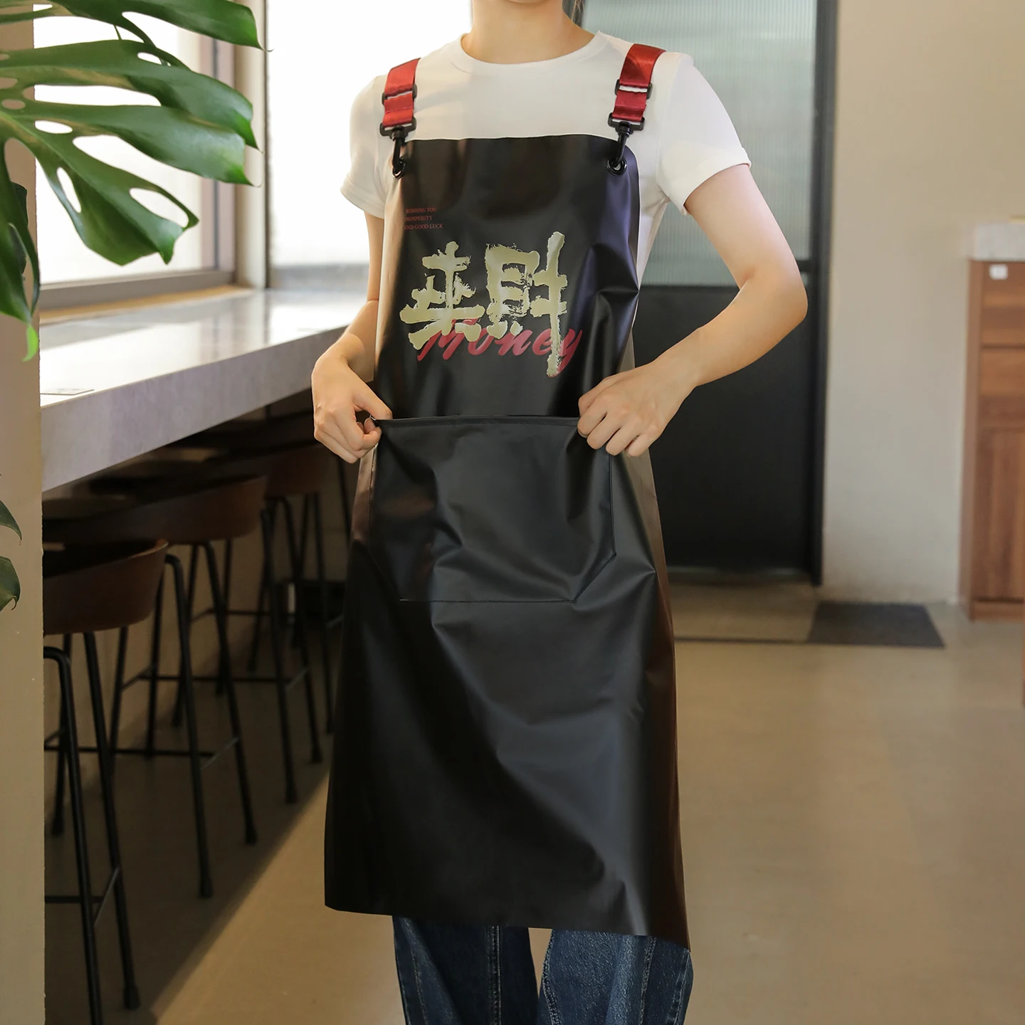 

Lightweight TPU Work Apron with One Large Pocket No-Tie Adjustable Shoulder Straps for Women Men Chef Home Use Kitchen Bathroom