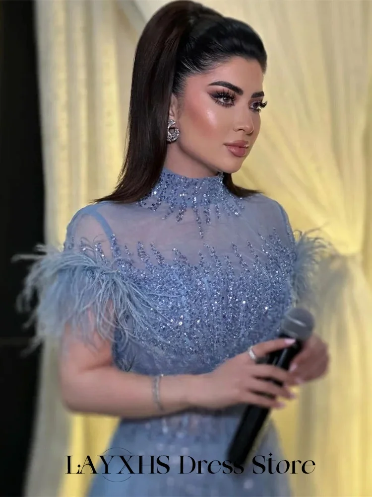 فساتين سهرة رسمية رائعة من LAYXHS باللون الأزرق المغبر ورقبة عالية من الدانتيل والترتر والريش على شكل حرف a فساتين لحضور الحفلات الموسيقية مخصصة من Fستان Sherese