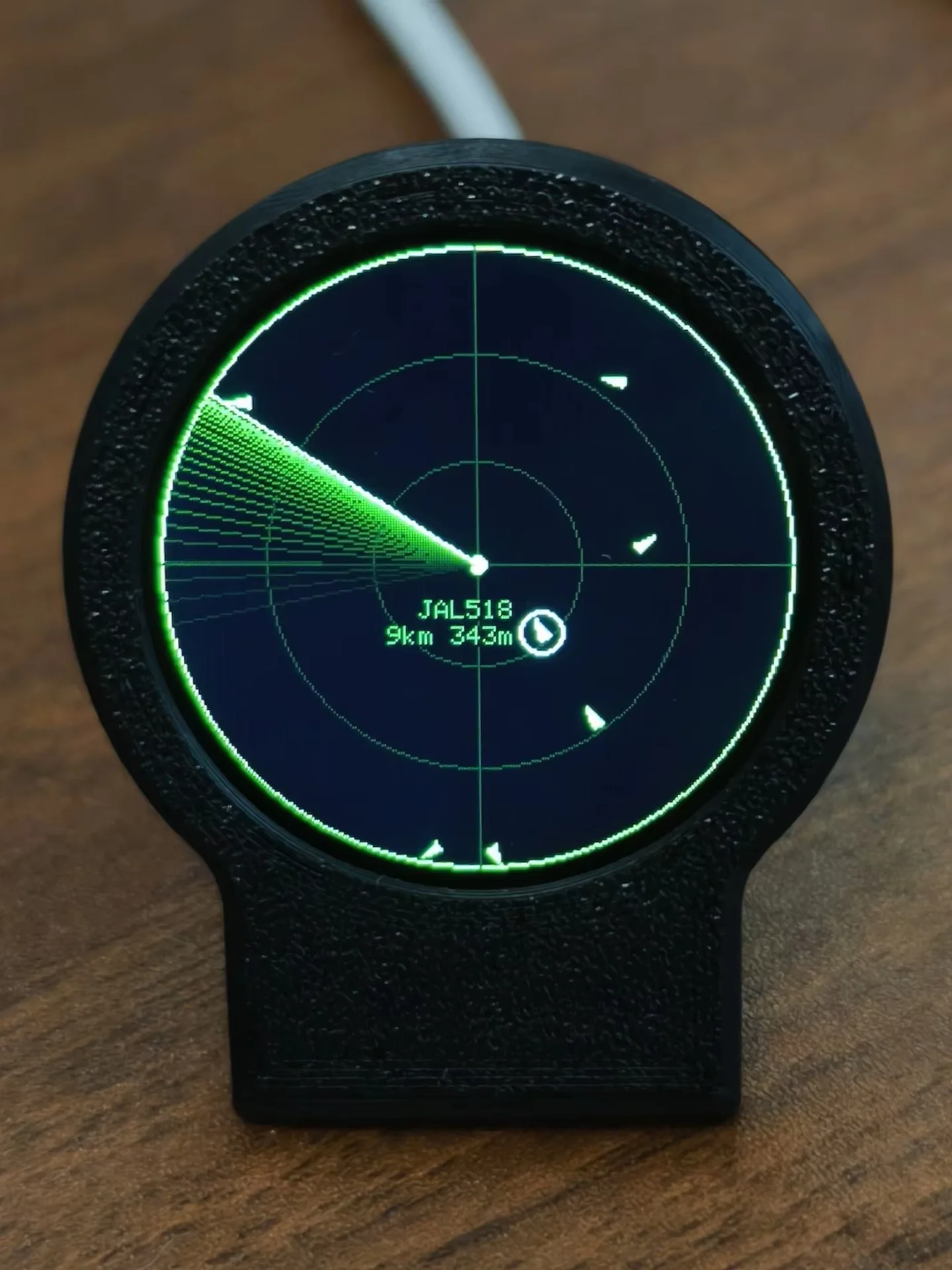 Mini radar biurkowy USB-C, urządzenie do monitorowania lotów w czasie rzeczywistym, wykorzystujące technologię ADS-B, z ekranem wyświetlającym siatkę sonarową, obudowa wykonana w technologii druku 3D, — 2
