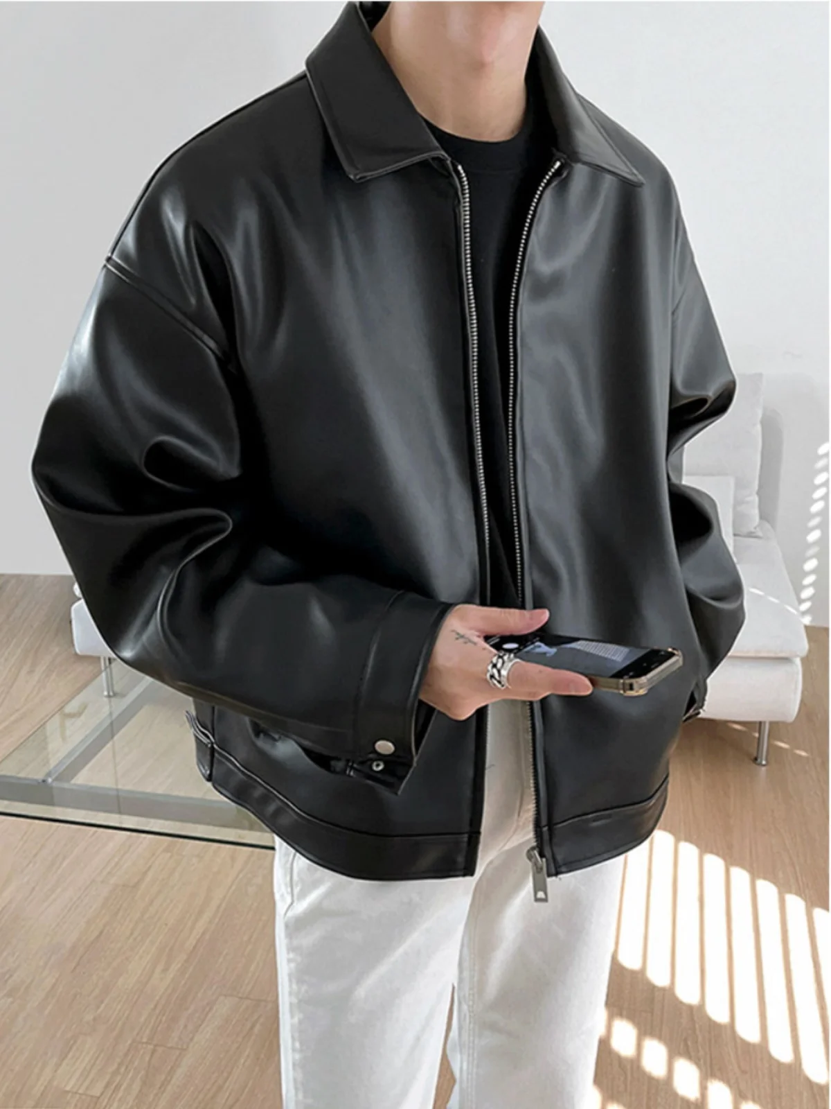 

Korean Sle Men's PU Leather Jaet Spring Faion Bla High-End Feeling Loose Casual Versatile Flip Collar Motorcycle Ja...