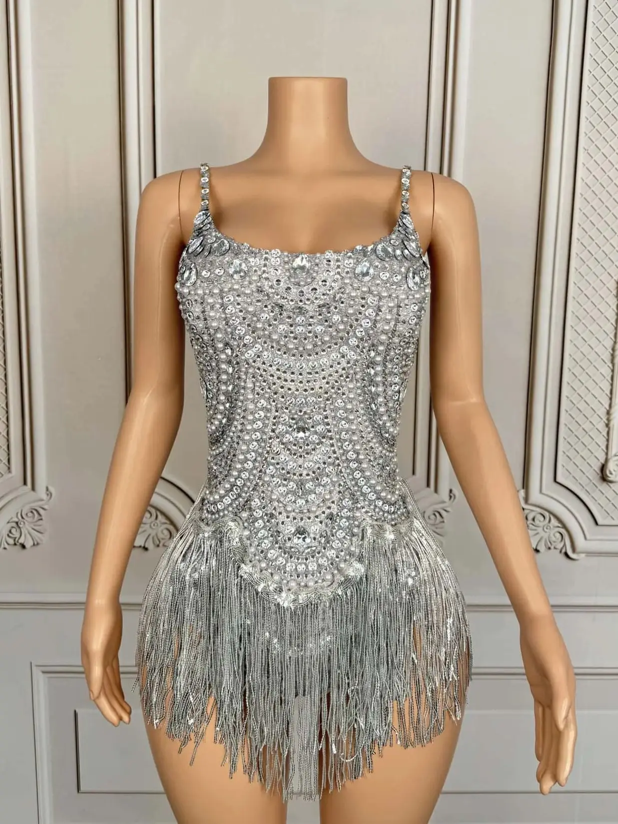 

Блестящий боди с бахромой из страз для сексуальных женщин, без рукавов, нарядный костюм для певиц и танцовщиц, для выступлений на сцене, с эффектом звонкости