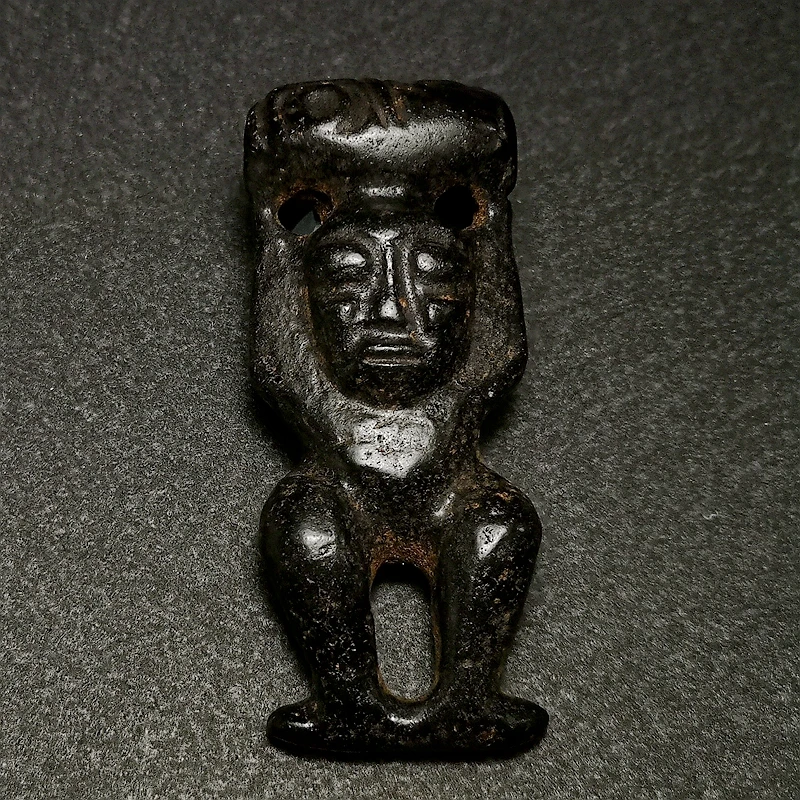 YIZHU CULTUER ART Size 7.9 x 3.2 cm Chinese Hongshan Culture Black Jade carving sun-god person Statue Pendant Collection