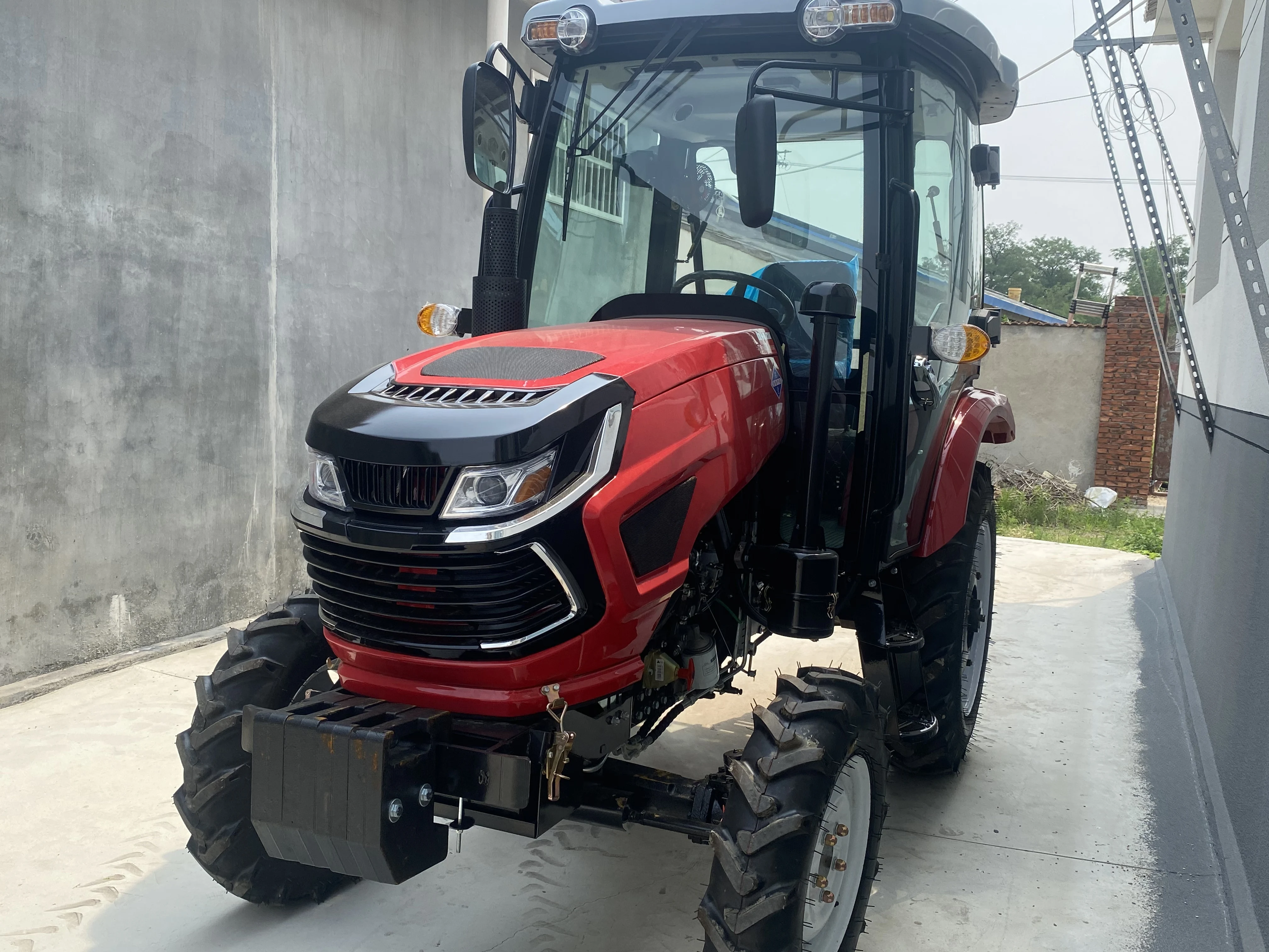 704 معدات زراعية جديدة بعجلات 50 حصان جرار زراعي صغير