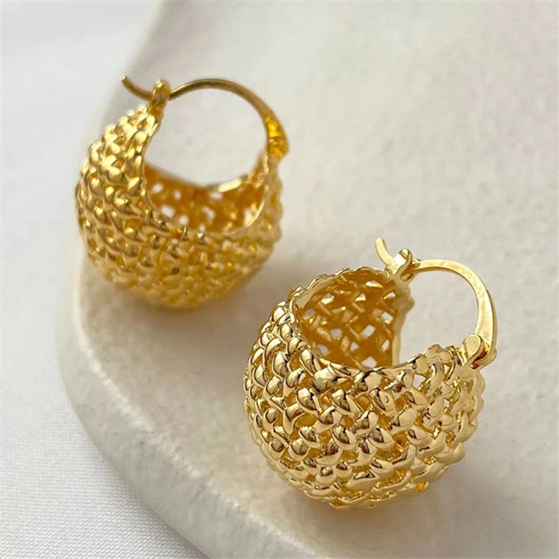 

2024 new European and American metal texture woven ball earrings female earrings retro temperament earrings