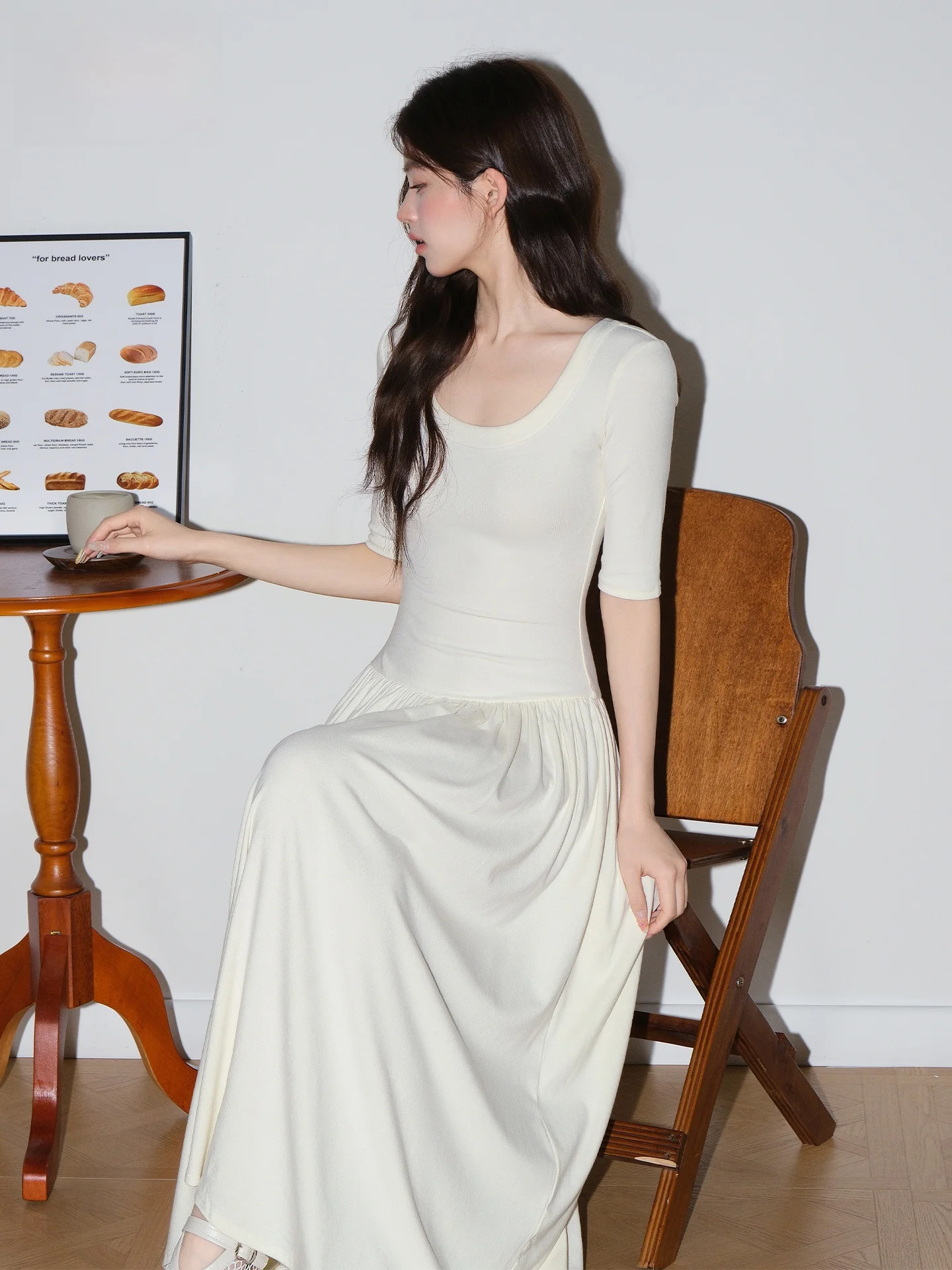 

Летнее женское платье А-силуэта с U-образным вырезом, эластичными рукавами, длинной юбкой, приталенное, миди, цвет кремово-абрикосовый, в пикантном стиле, для повседневной носки