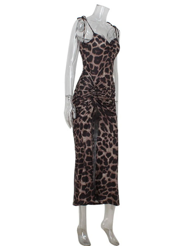 ملابس نسائية صيفية عصرية لعام 2025 فستان ريترو للشارع بطباعة الفهد وفتحة الخصر للتخسيس في الشارع