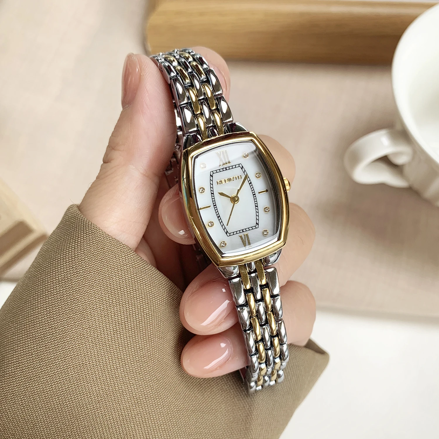 

Elegant and Versatile Stainless Steel Strap Business Simple Barrel-Shaped Quartz Watch as a Gift