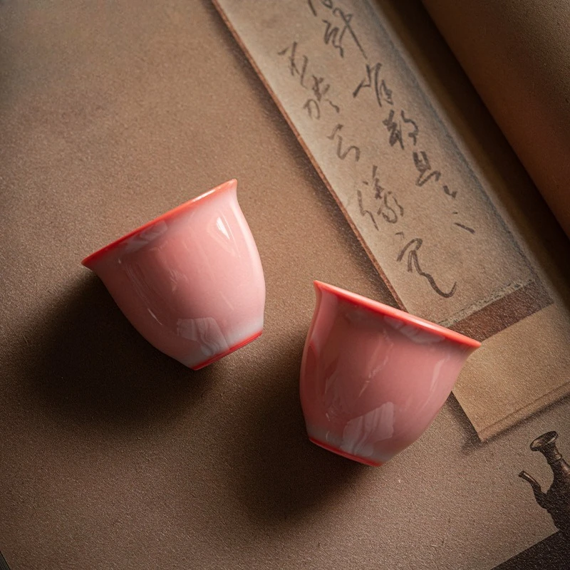 Rosa grüner Seladon über rotem Ton, kleine Gongfu-Teetasse, handgefertigte chinesische Keramik für Frauen, Sammlergeschenk