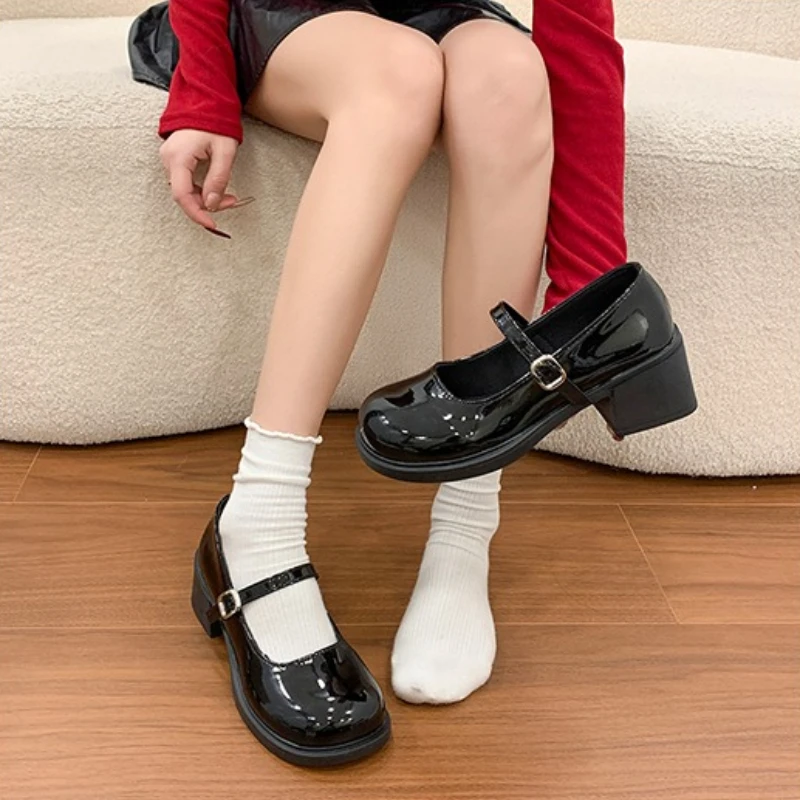 Spring and Autumn Classic Patent Leather Casual Mary Jane Shoes Women's 2026 New Buckle Design College Style Small Leather Shoes
