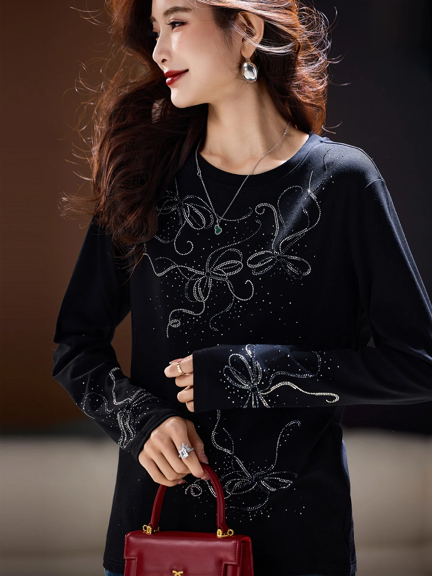 

Женская зимняя новая черная футболка с длинным рукавом в уличном стиле, большие размеры, европейская мода, хлопковый дрилл, круглый вырез, с блестками