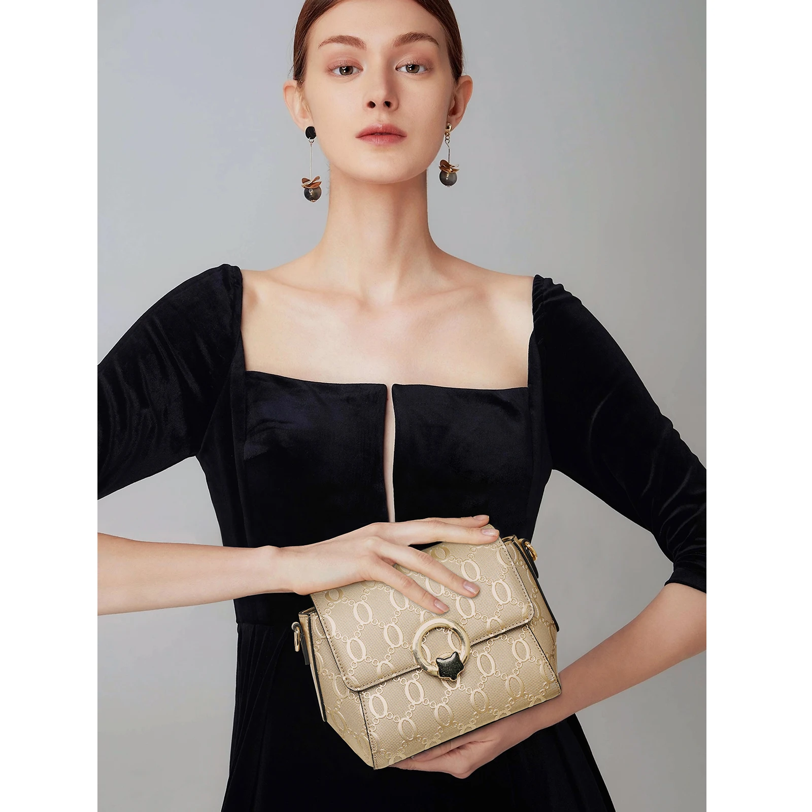 FOXER 高級ブランドの女性のショルダーバッグ牛革ゴールド - Women Bags Golden のレビューと価格