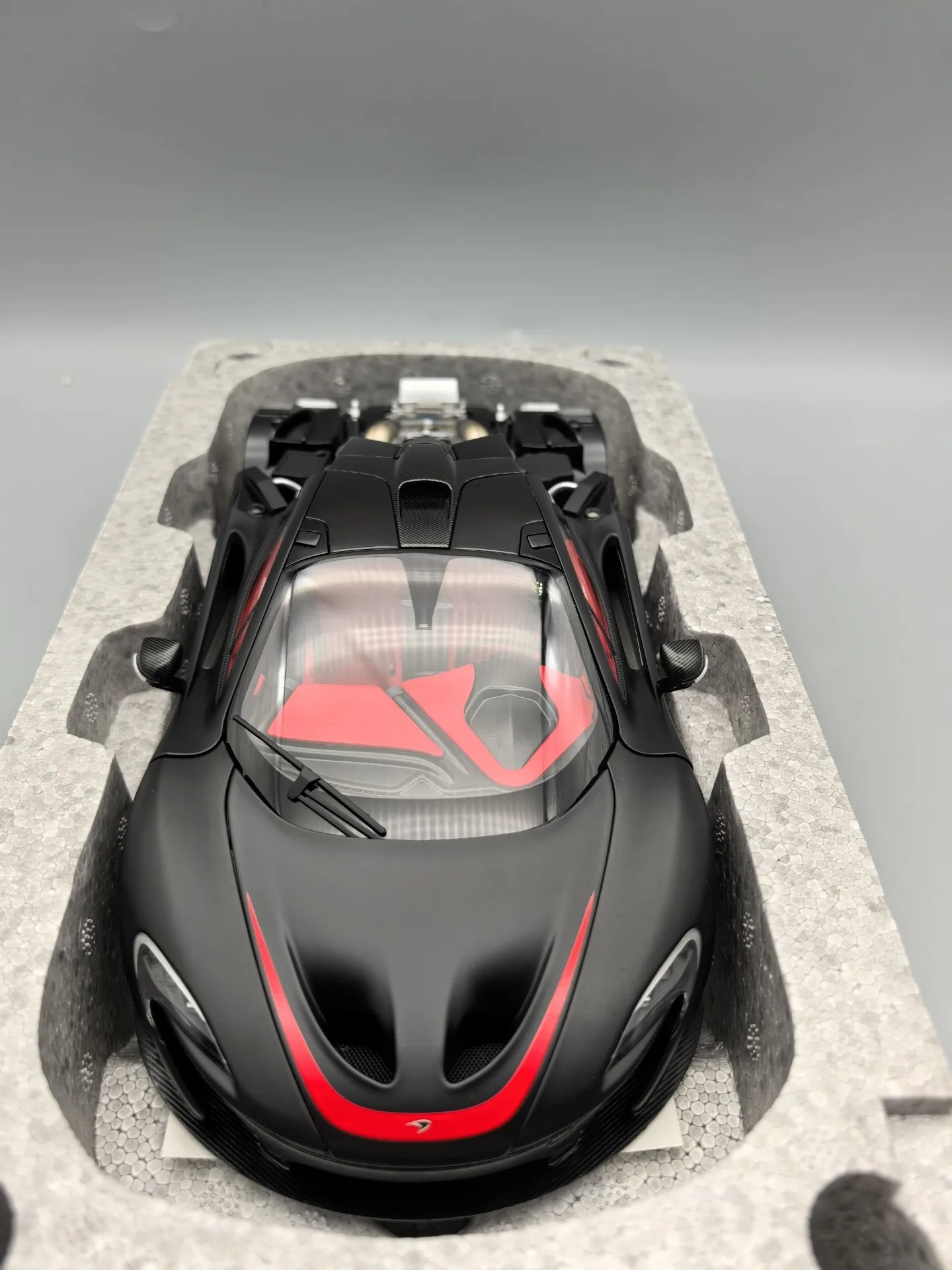 Autoart 1:18 P1 Schwarz Rot Simulation Limited Edition All Open Alloy Metal Statisches Automodell Spielzeug Geschenk