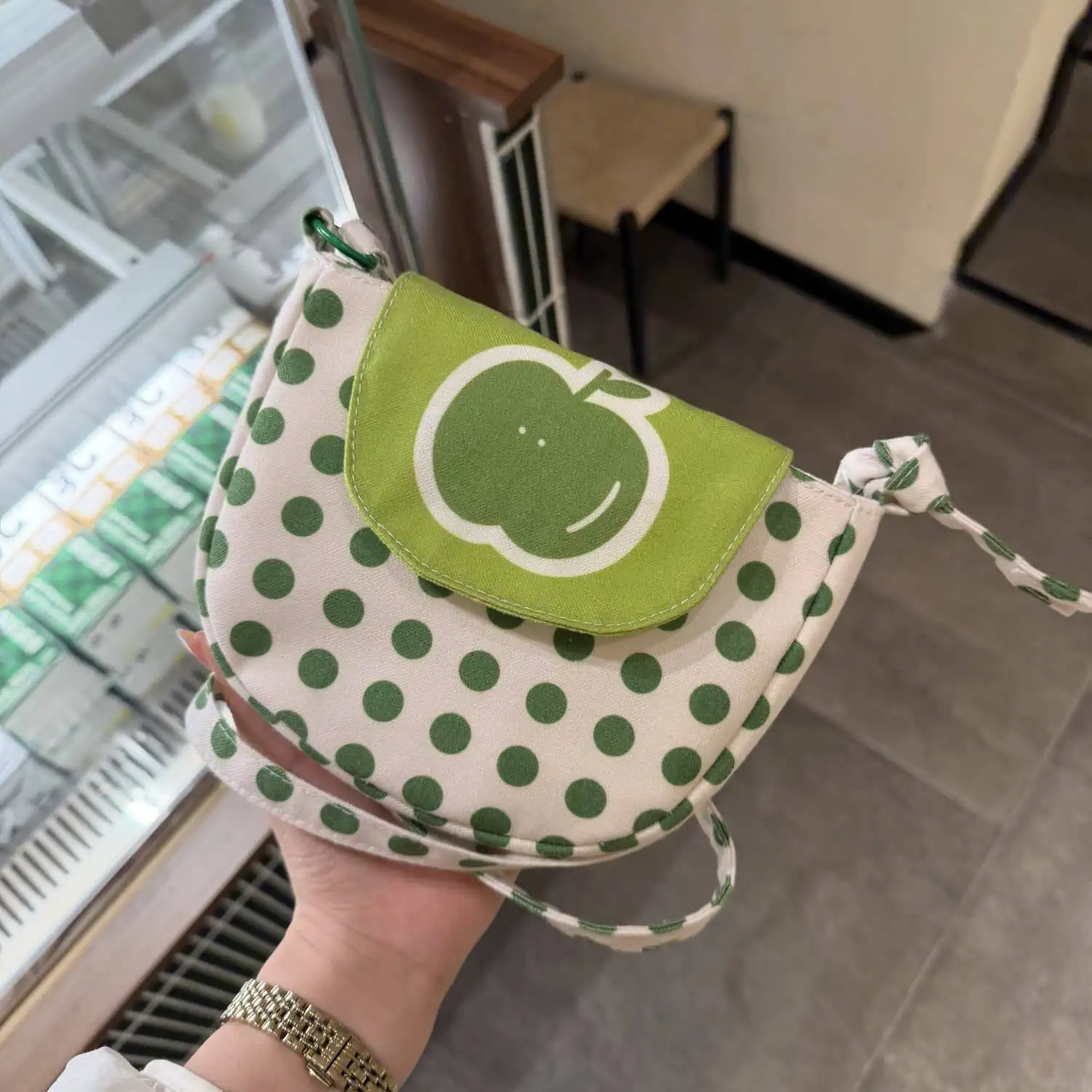 Cute Green Apple  Saddle Crossbody Bag, Lightweight Canvas Mini Shoulder Purse, Casual Portable Small  Bag For Girls Daily Use