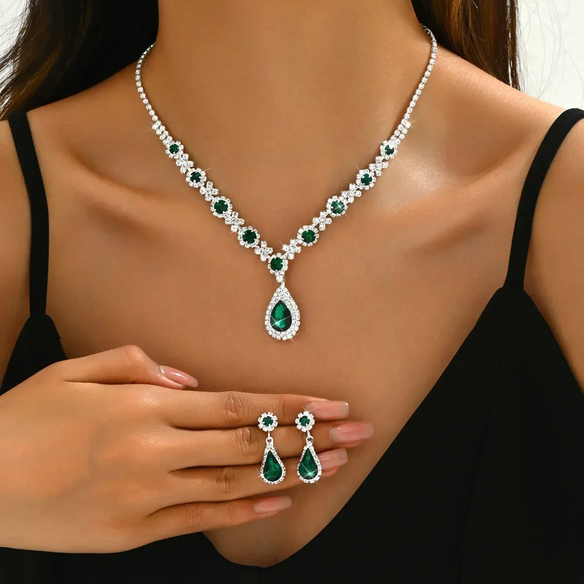 3 pieces of Luxury Rhinestone Jewelry Set Women\'s Fashion droplet Necklace Dangle Earrings Bridal Weddings Banquet Jewelry