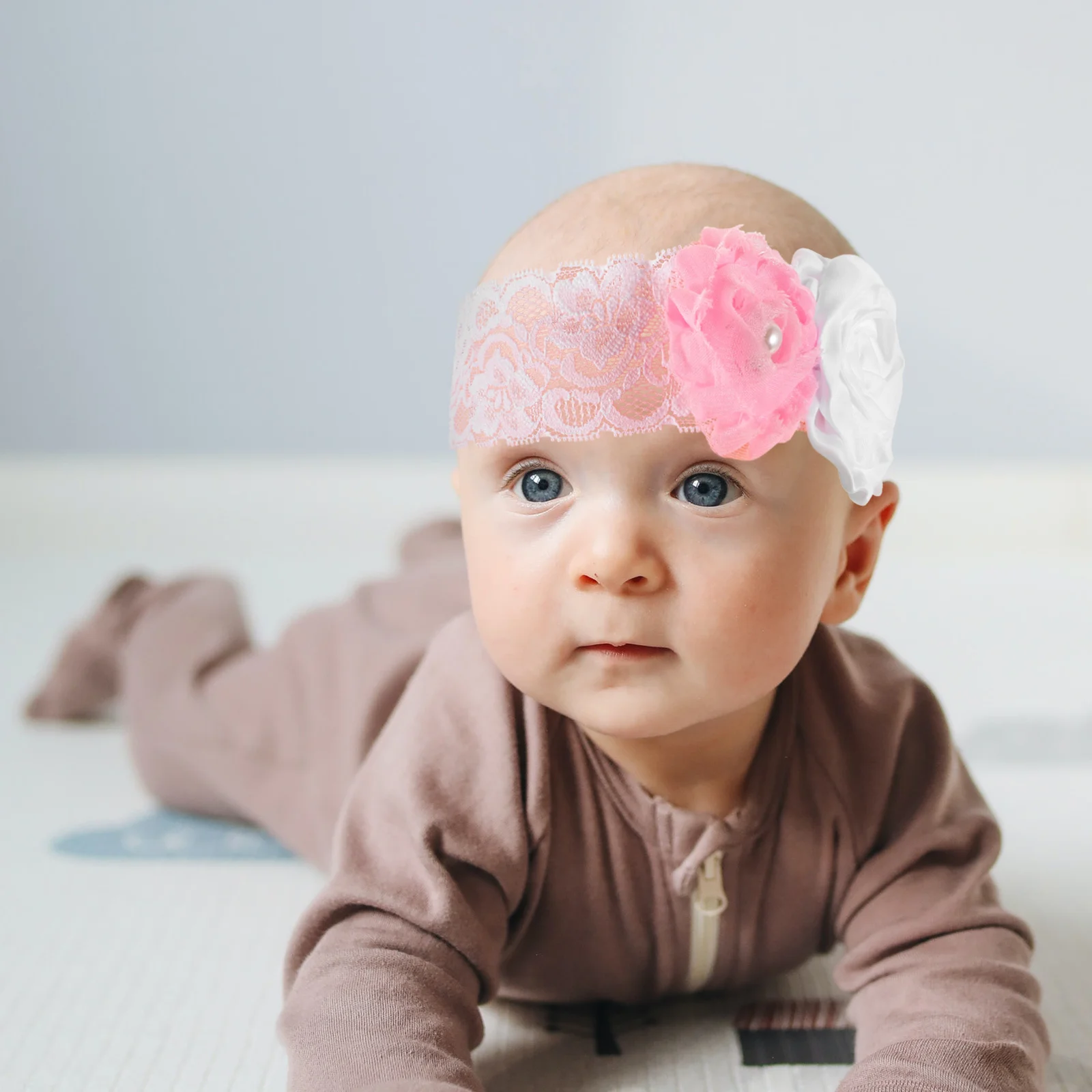 

Элегантный цветок, сшитая вручную детская повязка на голову, украшение для головы младенца, двойной жемчужный шифон, головной убор с цветочным принтом, аксессуар для малышей, европейский стиль