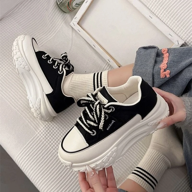 Sepatu Sneakers Putih Tebal untuk Wanita dengan Sol Platform dan Penambah Tinggi 5cm, Sepatu Kasual Unisex untuk Gym dan Aktivitas Luar Ruangan ​