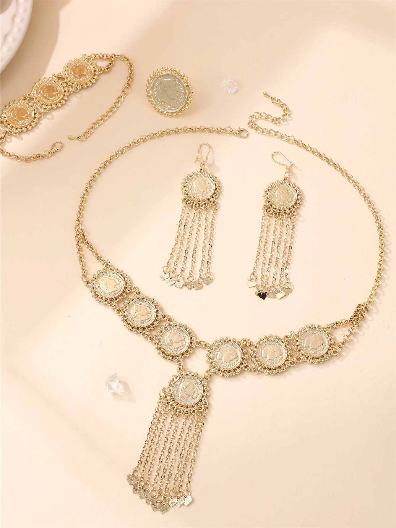 

4Pcs Luxurious Palace Style Tassel Pendant Jewelry Set EarringsNecklaceBraceletRingMiddle Eastern Bridal Wedding Party Accessory