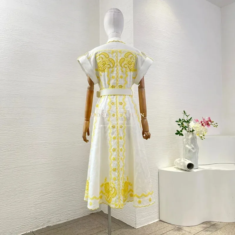 ชุดเดรสผ้าลินินสีเบจเหลืองอ่อน แขนสั้น ปักลาย ความยาวปานกลาง สำหรับวันหยุดพักผ่อน ชุดเดรสผู้หญิง ใหม่ ซัมเมอร์ 2025 คุณภาพสูง