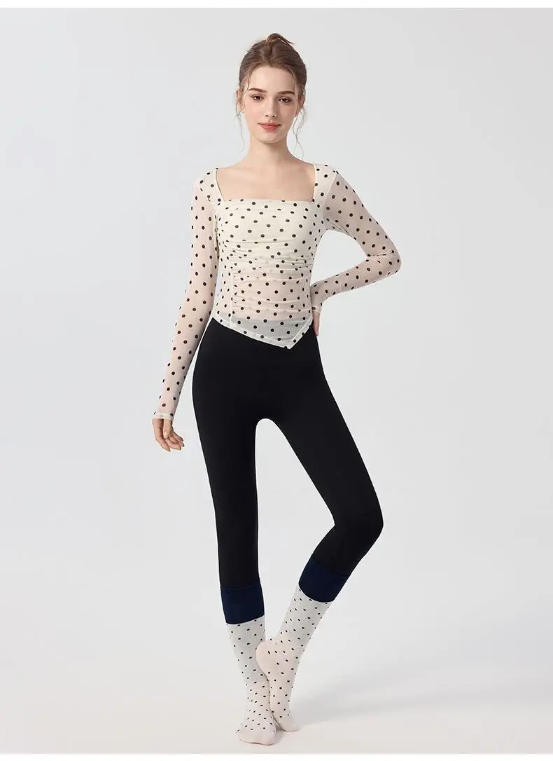 T-Shirt mit quadratischem Ausschnitt und Polka-Dot-Muster, Retro-Stil, langärmelig, für Damen, mit unregelmäßigem Saum, Taillenbund, Brustpolster, geeignet für Yoga, Fitness und Pilates. – Detail 5