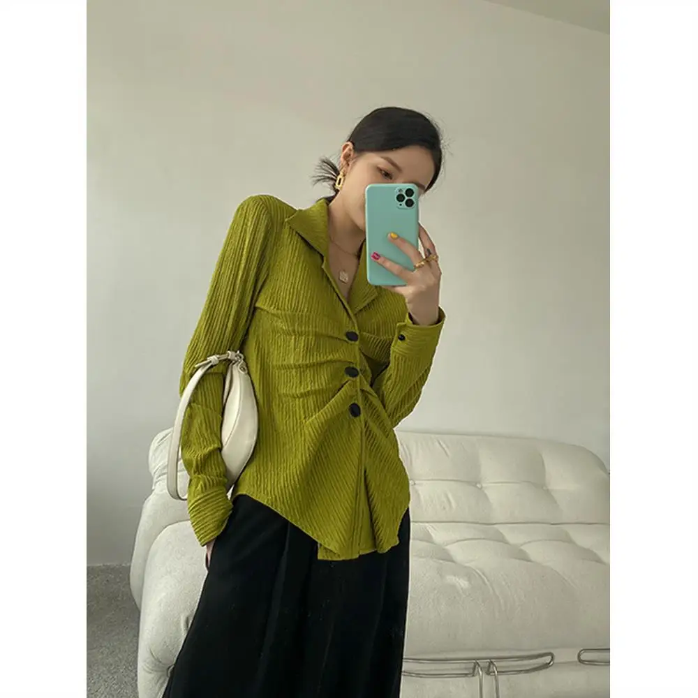 Retro Texture Pleated Mustard Green Shirt with Loose Hong Kong Style Design V-neck Lapel Top