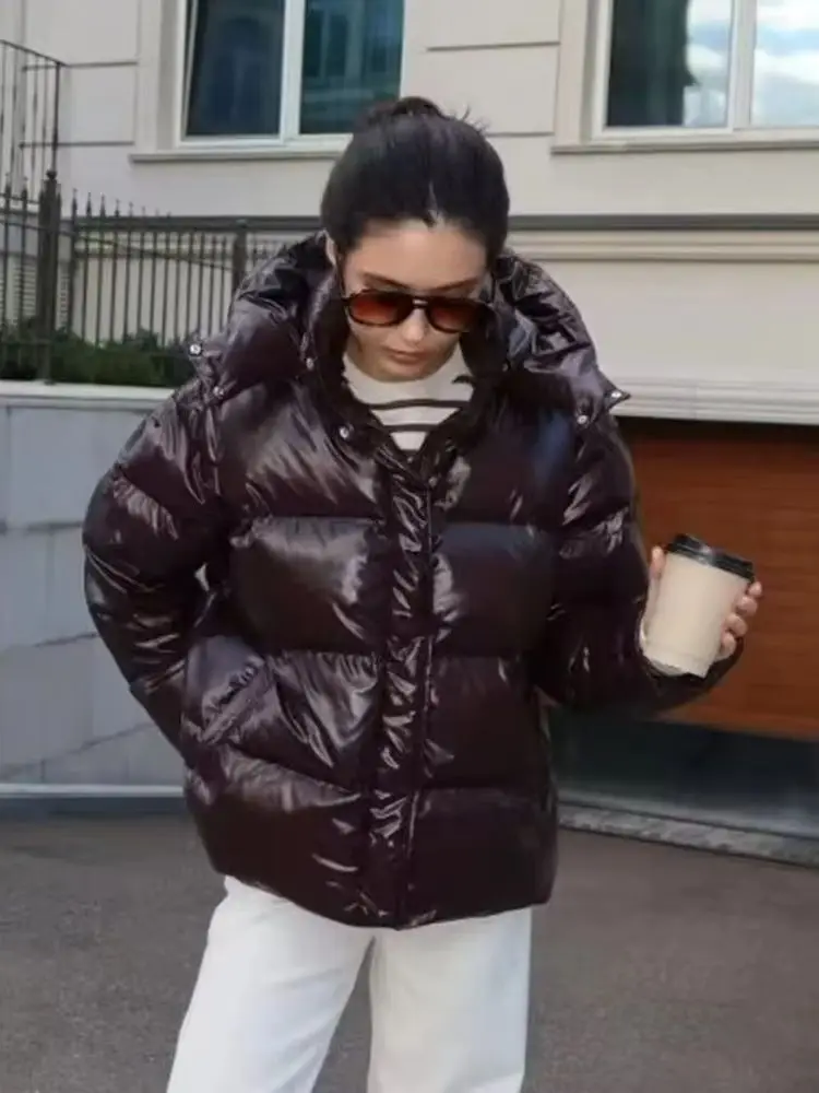 Damska kurtka zimowa, jednorzędowa, ze sznurkiem, kieszeniami, jednolita, zapinana na zamek, z długim rękawem, z kapturem, ocieplana watą.