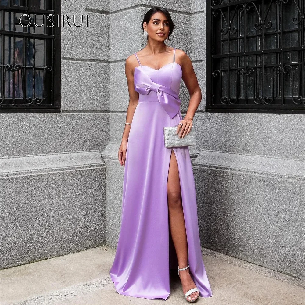 Satin-Abschlussballkleid mit Spaghettiträgern und Schleife, A-Linie, ärmellos, plissiert, mit Schlitz, maßgeschneidert, Vestidos de Fiesta