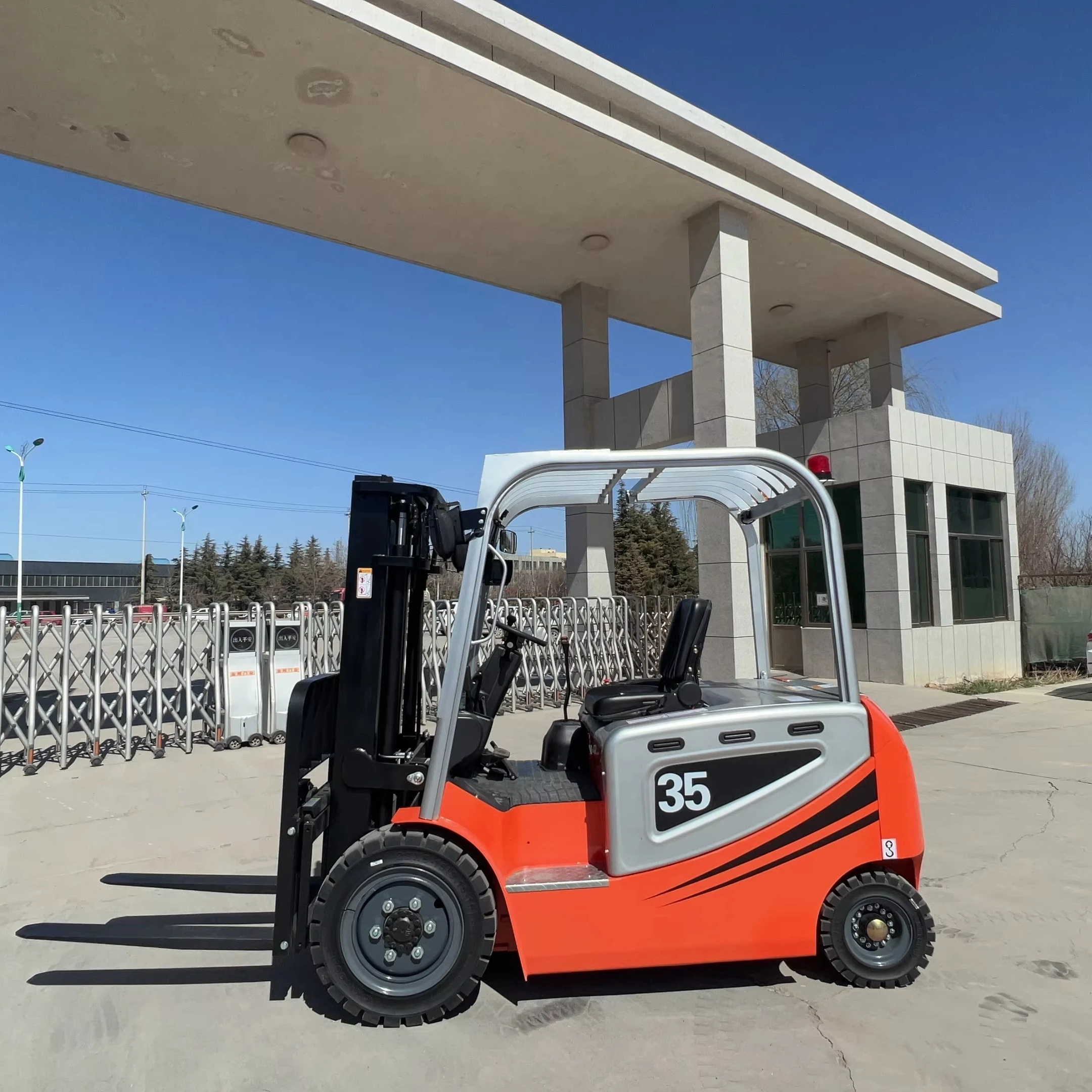 Electric Forklift 3.5t Good Price Four-wheel Forklift Truck Balanced Battery One-year Warranty Period Electric Forklift