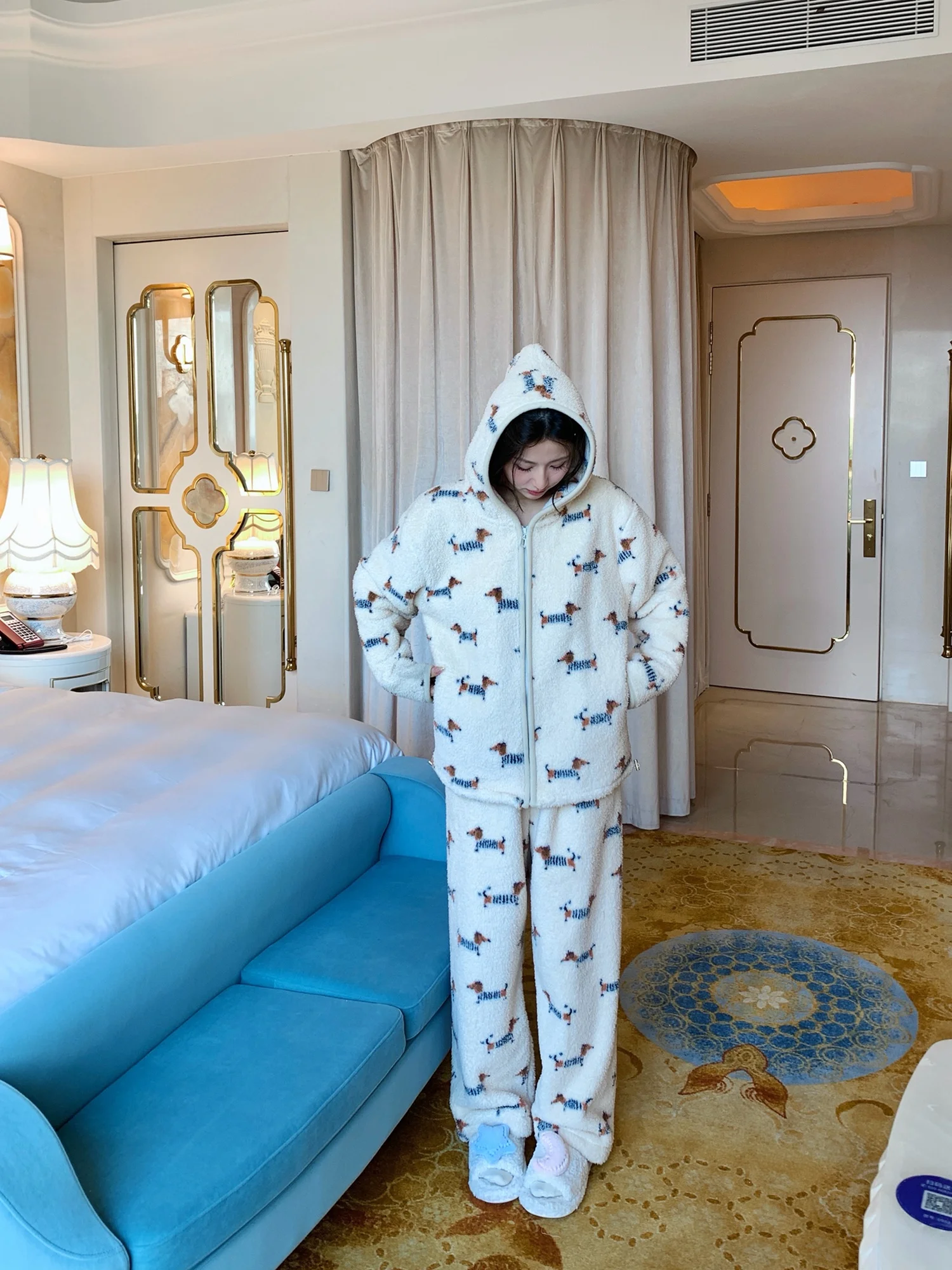 

Soft Coral Fce Hooded Home Clothes Set Durable Polyester Long Sve Dachund Walking Blanket Cute Rice ain Fce Outfit
