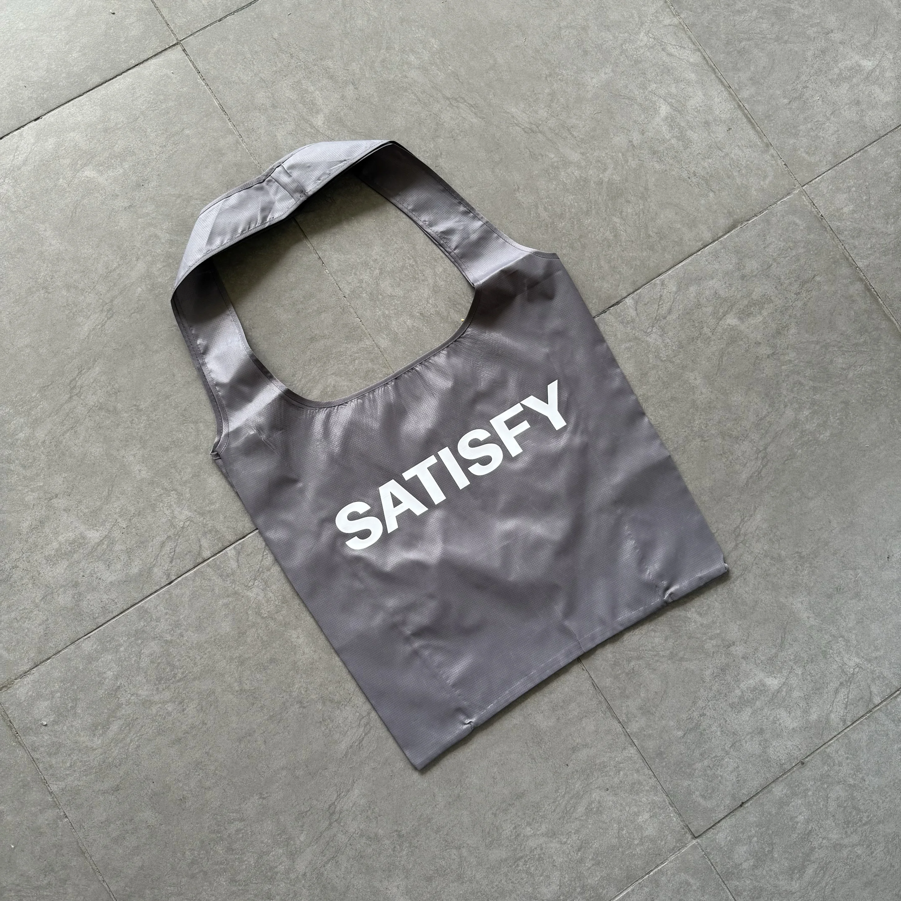 Satisfy tote bag 　トートバッグ　グレー Satisfy Running Tote Bag Quick Drying Lightweight Waterproof