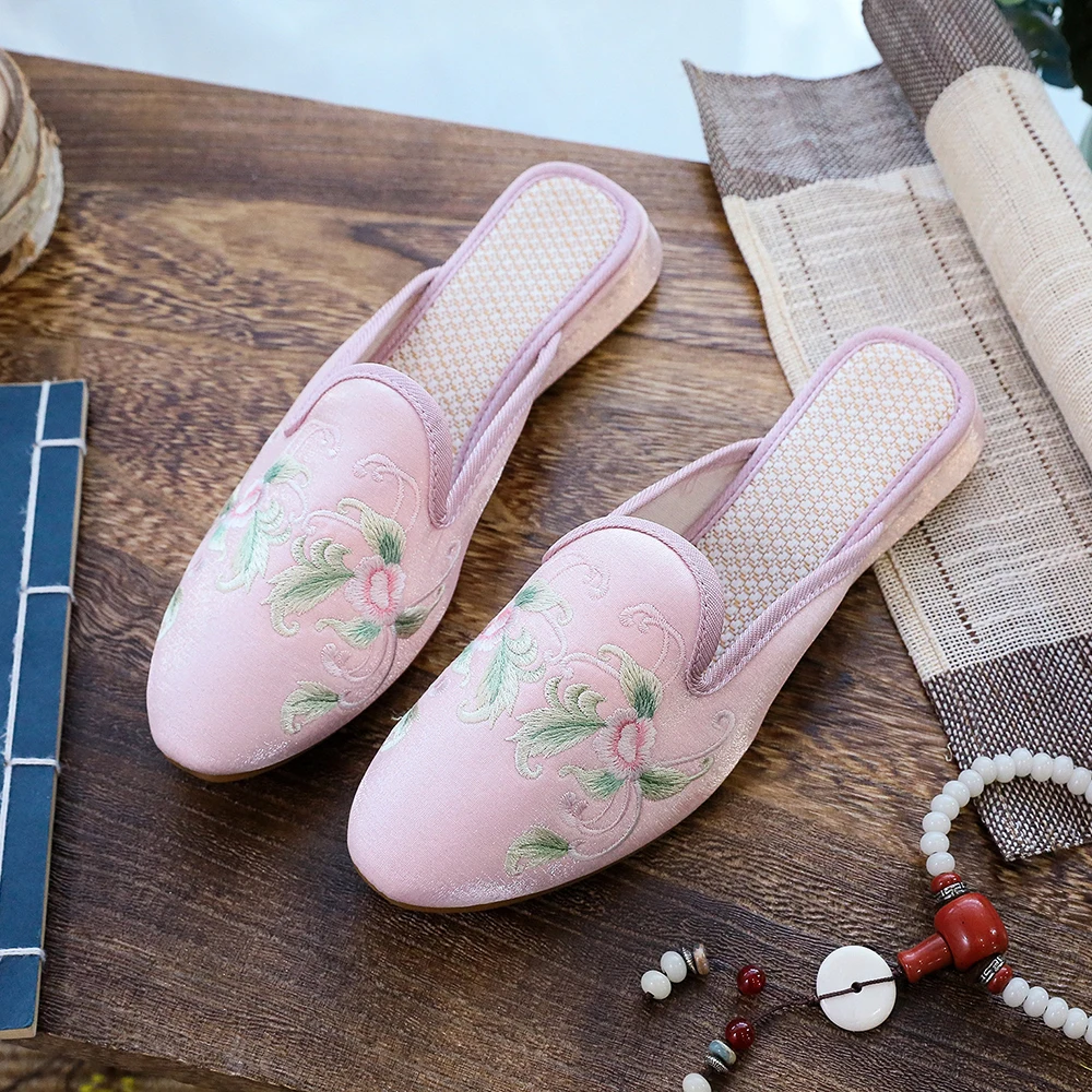 Veowalk Women Satin Cotton Flower Embroidered Flat Mules Comfortable Elegant Ladies Retro Casual Pointed Toe Slippers Shoes