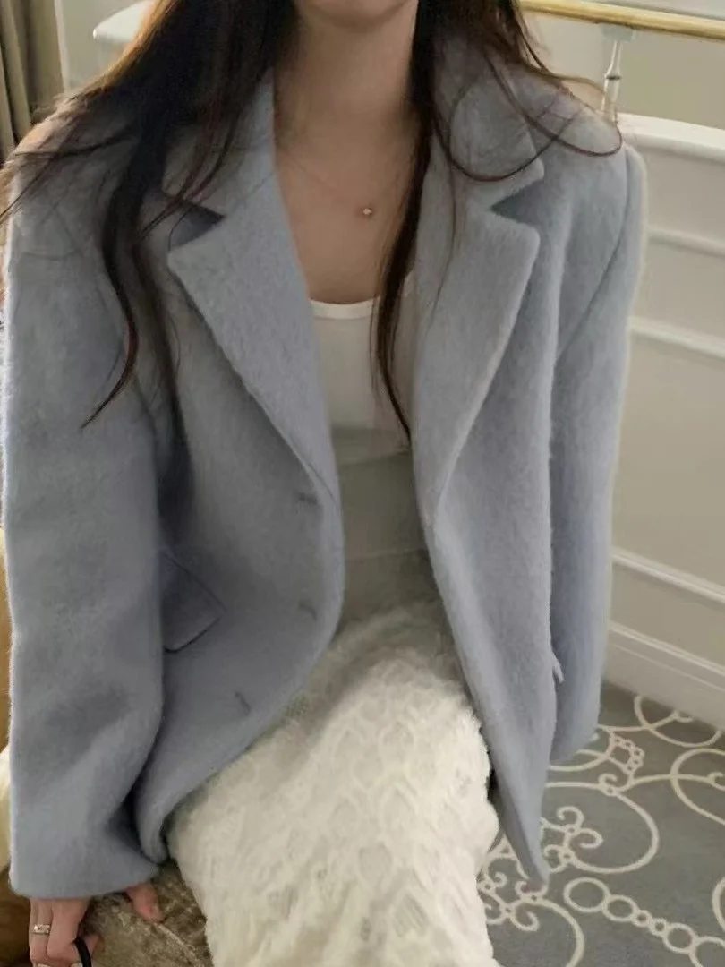 シックなウォームホワイトフェイクファースーツジャケットルーズテーラードラペルシングルボタンスタイリッシュな雰囲気冬のアウターウェアの女性のコート