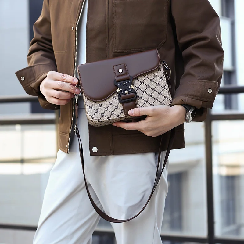 Fashion Square Crossbody Small Men's Mailman Bag, Single Shoulder Bag, Suitable for Daily Casual Wear and Business Commuting
