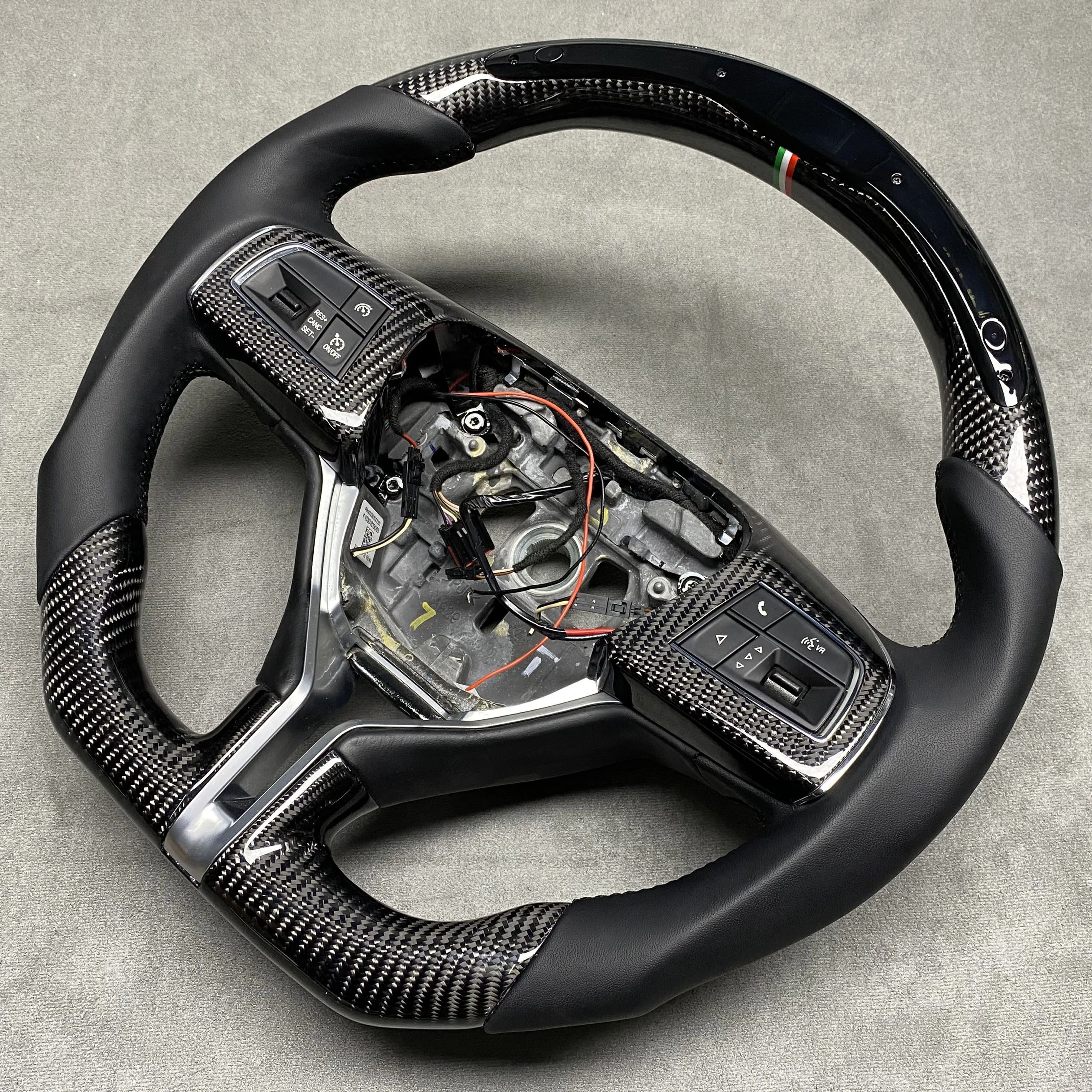 Customized carbon fiber steering wheel for Maserati Ghibli Levante Quattroporte Gran Turismo GranCabrio sports style Alcantara