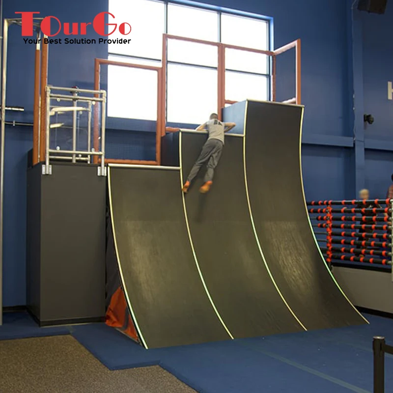 กำแพงวิ่งแบบโค้งขนาด 10 ฟุต ของ American Ninja Warrior รุ่น Mega Warped Wall ปรับแต่งได้ โครงเหล็กขนาด 15 ฟุต สำหรับผู้ใหญ่ ใช้ในสวนสาธารณะกลางแจ้ง