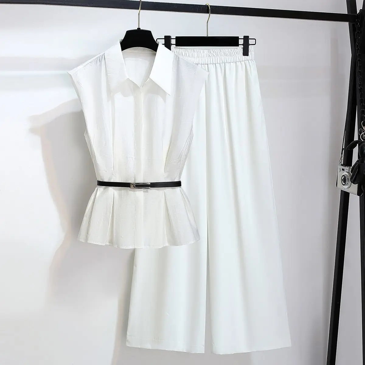 Korean Version Black Sleeveless Shirt Nine Inch Wide Leg Pants Set 2026 Summer New Super Hot Two-piece Set