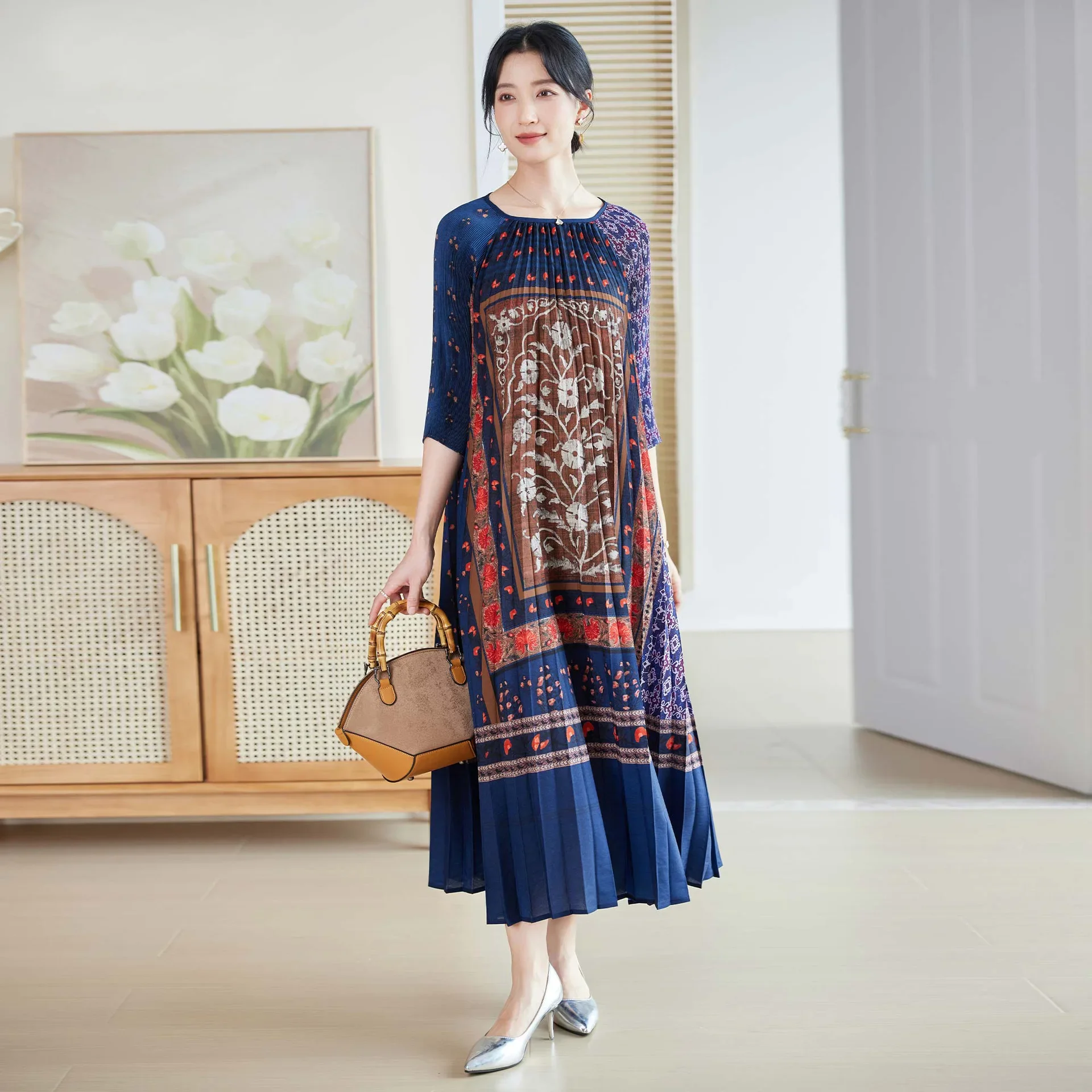 Miyake Pleated Mom Dress Autumn 2024 New Retro Print Loose Slimming Age-reducing Middle-aged and Elderly Women's Long Skirt