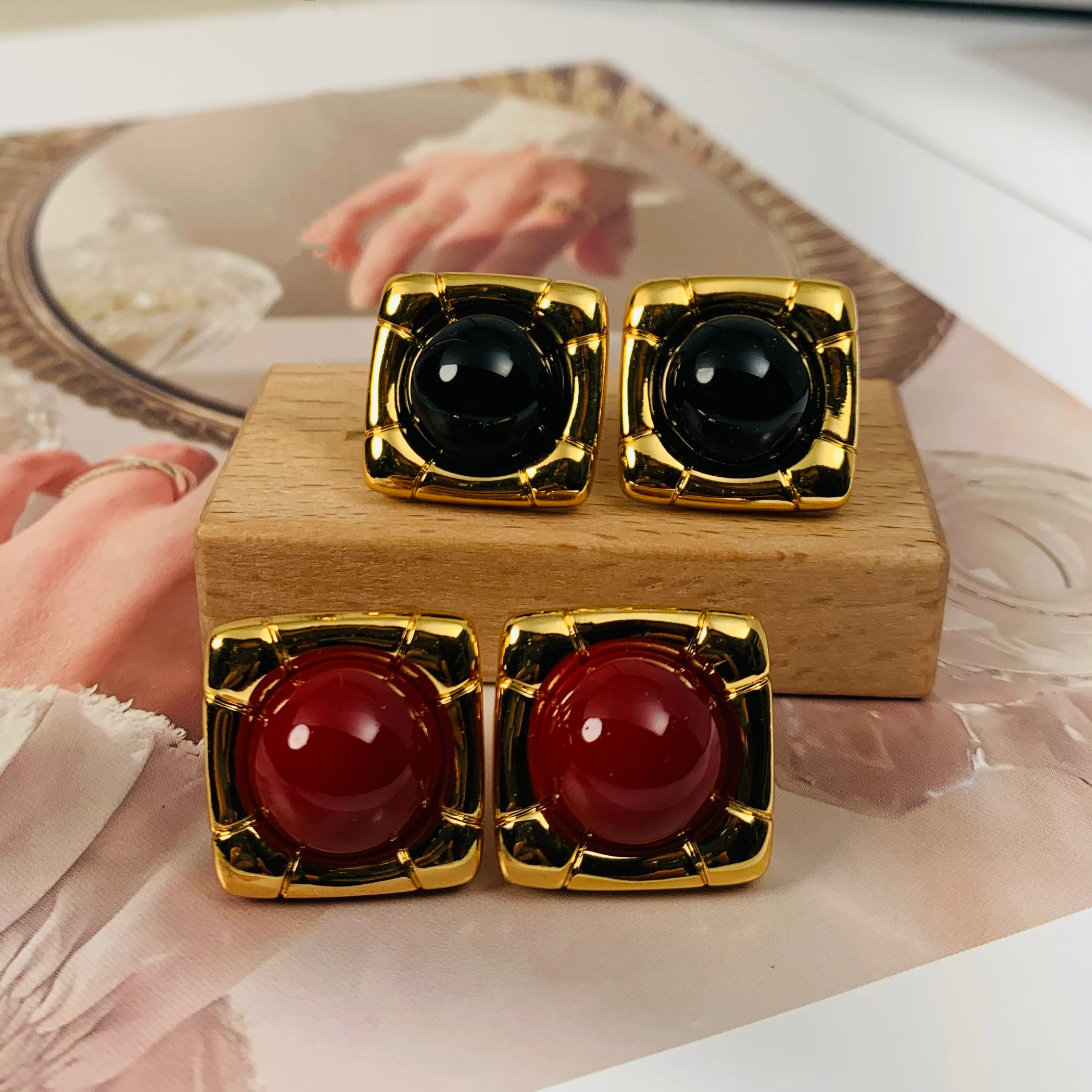 

Retro Square Style Earrings Light Luxury Delicate Generous Earrings For Women To Wear