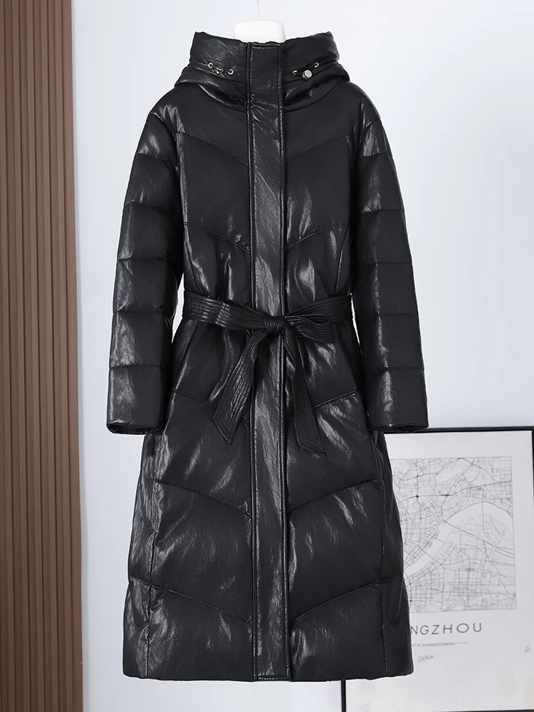 Giacca Invernale da Donna in Vera Pelle di Pecora con Cappuccio, Slim Fit, Calda e Imbottita, Chiusura con Cerniera, Modello Exclusivo