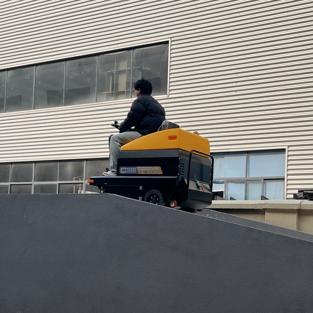 C100 ركوب كهربائي صناعي جديد على مكنسة تنظيف الأرضيات