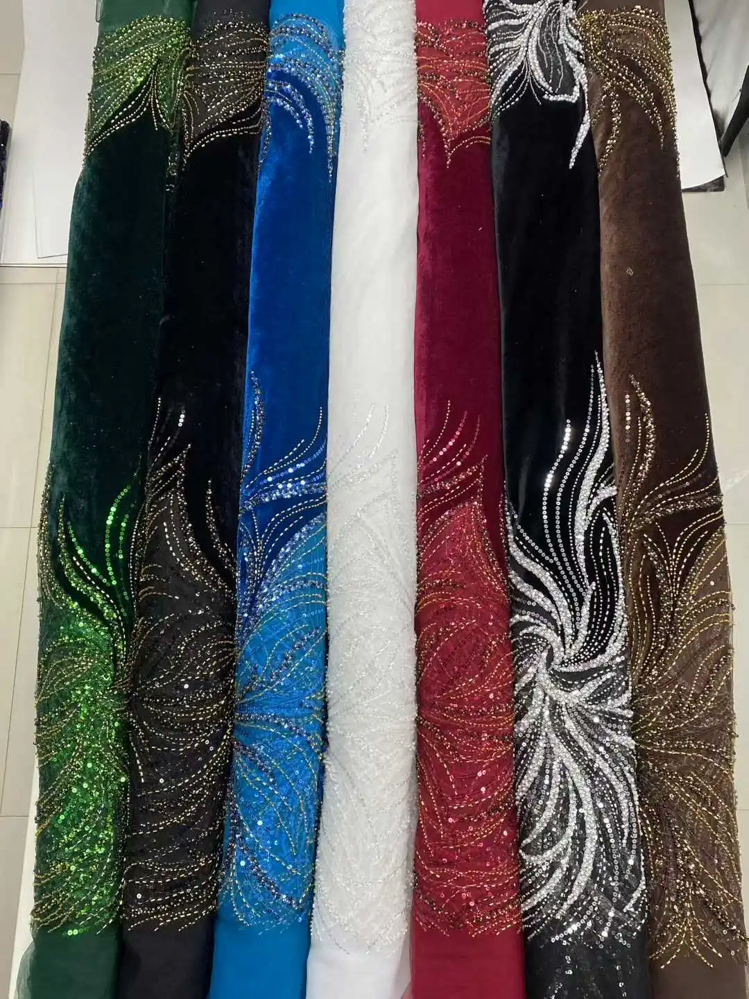 Nowy wzór afrykańskiej aksamitnej koronki z cekinami 2025, wysokiej jakości koronka z koralikami, nigeryjska koronka dla panny młodej na suknię ślubną, SZ1621