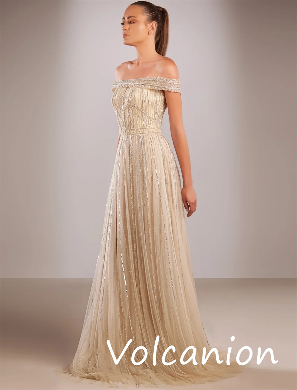 Abiti lunghi con spalle scoperte e pieghe in chiffon con paillettes intricati personalizzati Occasioni su misura Sexy